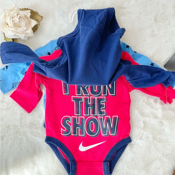 NWT NIKE 3PK LOGO BODYSUITS (onesies) w/logo and “JUST DO IT & “I RUN THE SHOW” - Picture 5 of 7